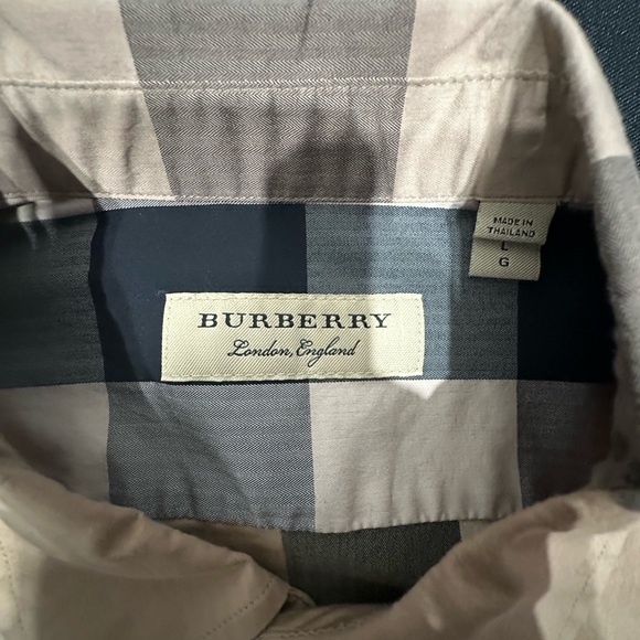 SOLD Classic Burberry Shirt Size L - Picture 2 of 10